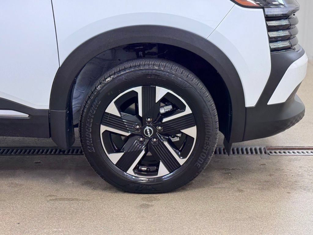Certified 2026 Nissan Kicks SV w/ SV Premium Package AWD/4WD image 4