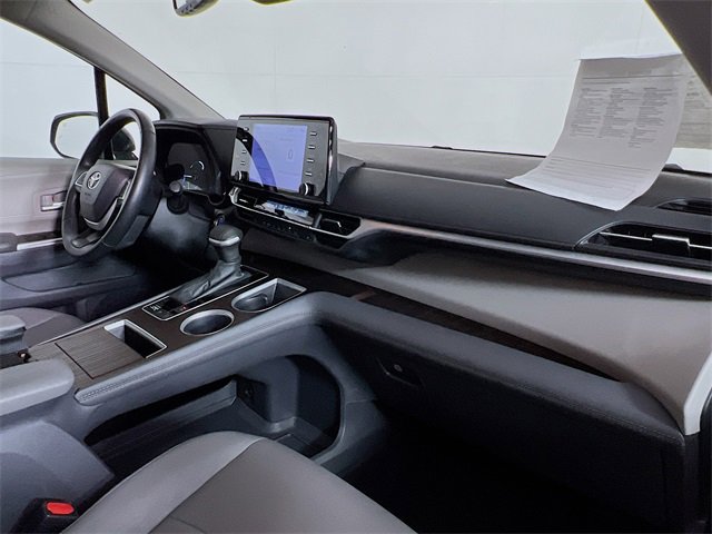 Used 2024 Toyota Sienna XLE image 40