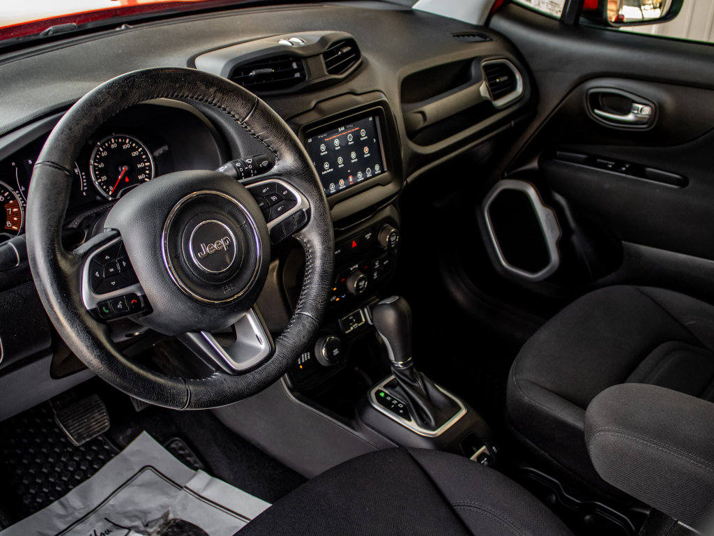 Used 2020 Jeep Renegade Latitude w/ Cold Weather Group AWD/4WD image 20