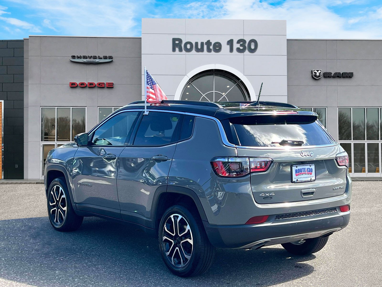 Used 2023 Jeep Compass Limited w/ Sun and Sound Group AWD/4WD image 3