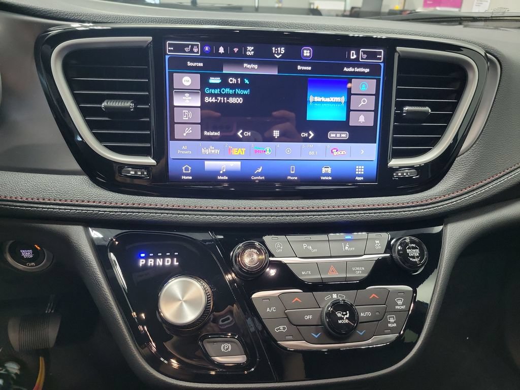 New 2027 Chrysler Pacifica Select AWD/4WD image 29