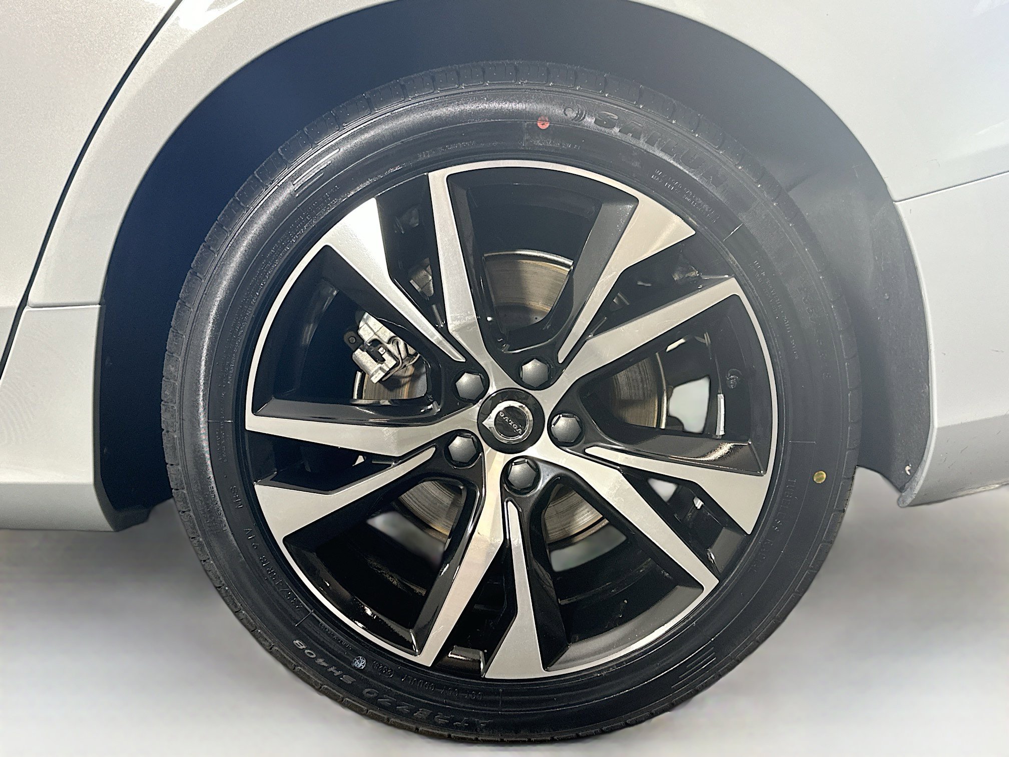 Used 2025 Volvo S60 B5 Plus image 11