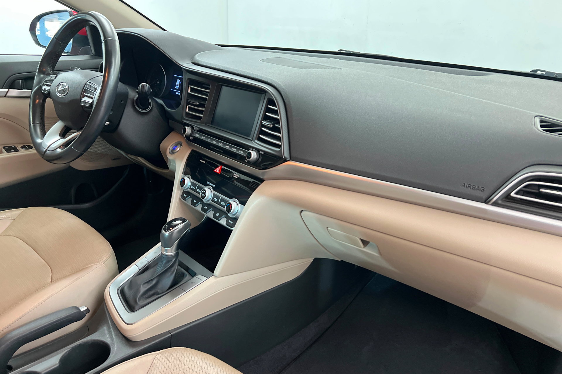 Used 2020 Hyundai Elantra Limited FWD image 23