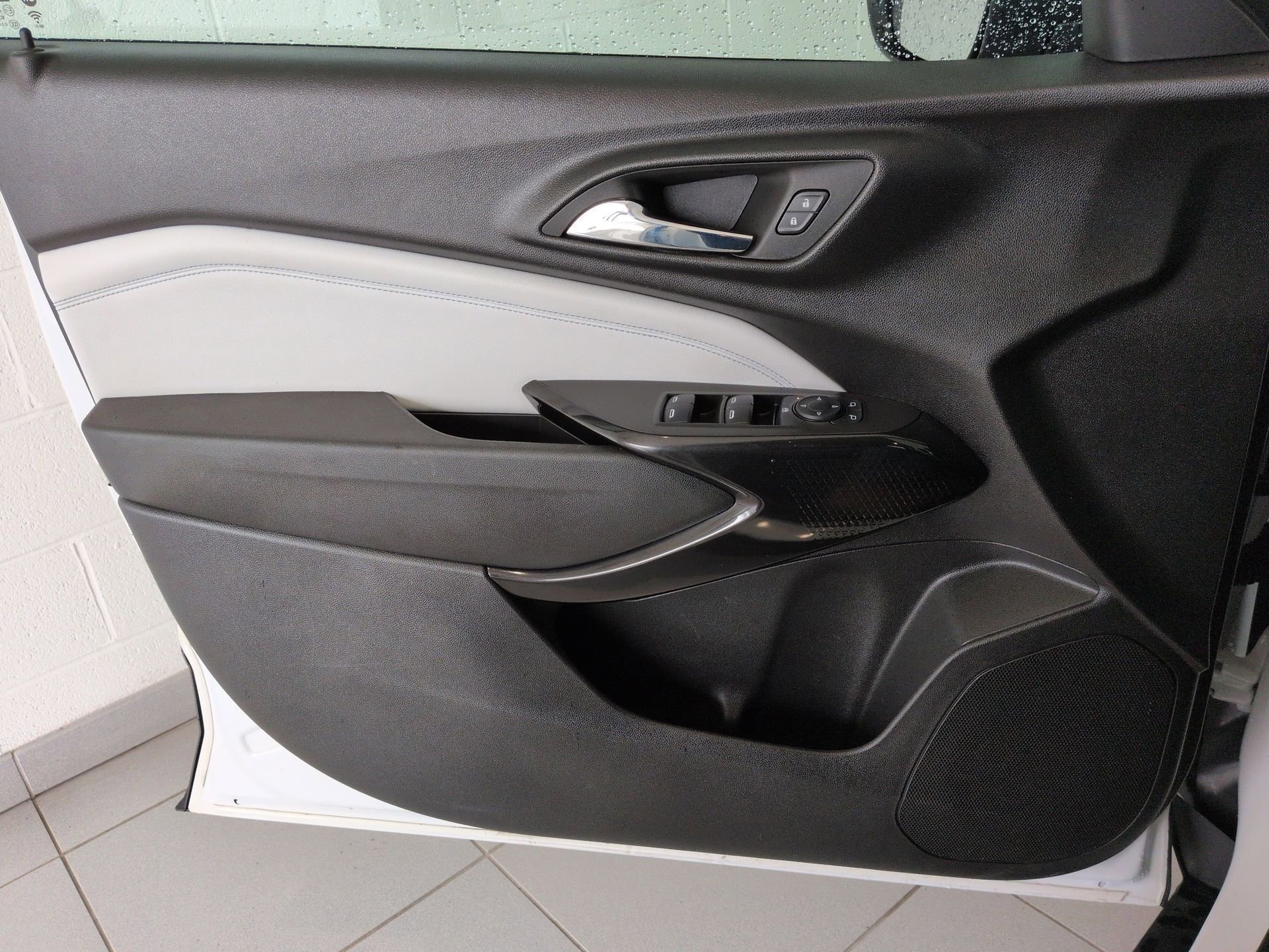 Certified 2024 Chevrolet Trax LT FWD image 20