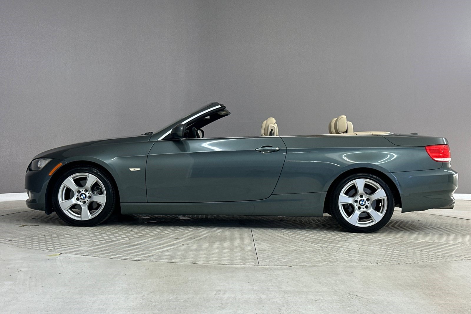 Used 2010 BMW 328i Convertible RWD image 2