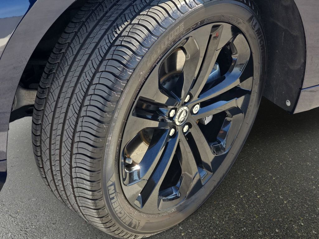 Used 2025 Jaguar F-PACE R-Dynamic S image 33