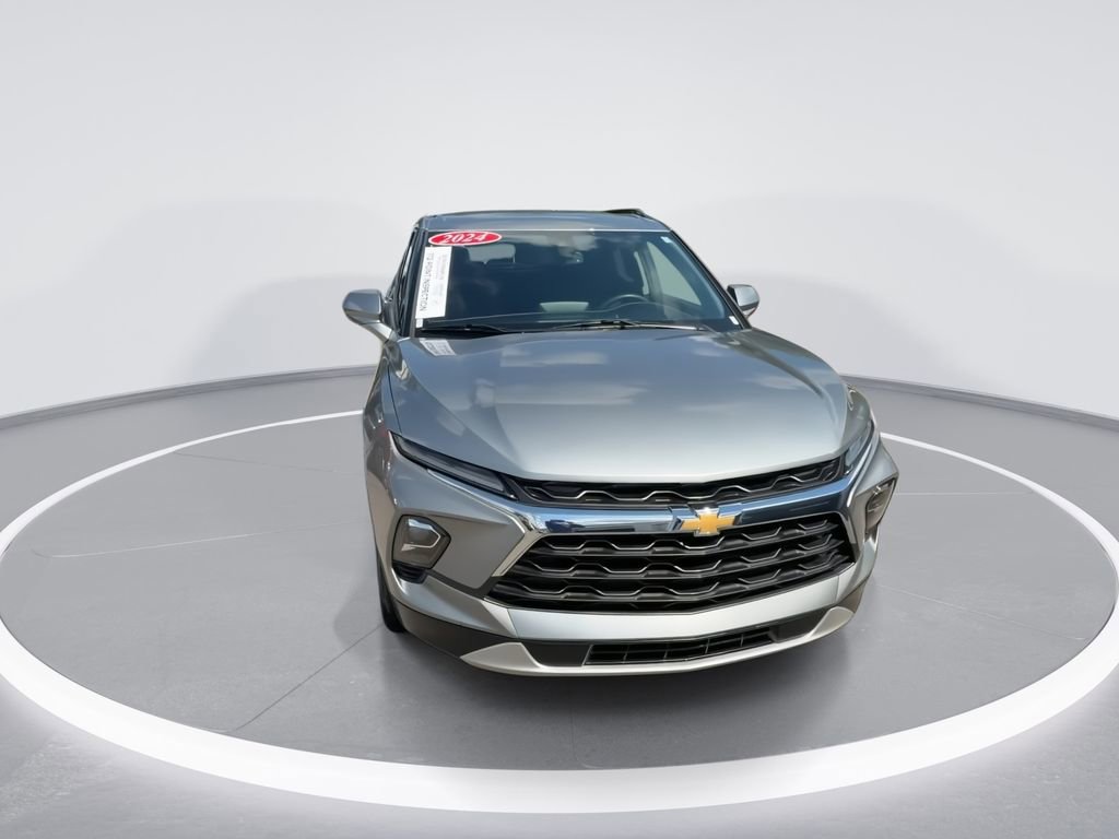 Used 2024 Chevrolet Blazer LT w/ Convenience Package FWD image 3