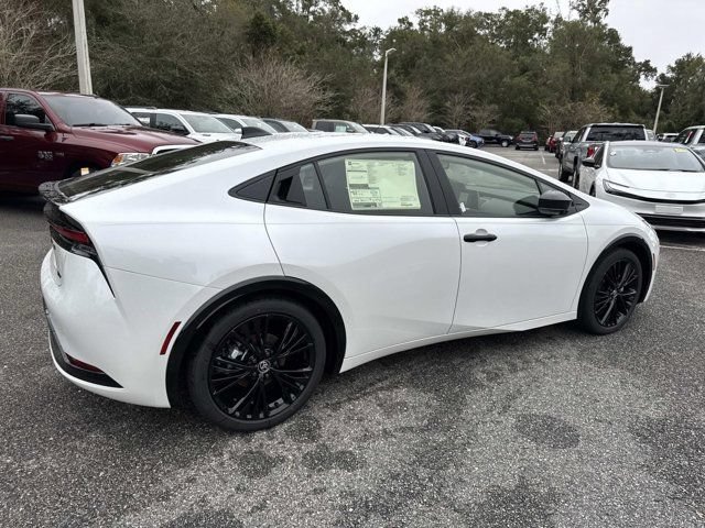 New 2026 Toyota Prius FWD image 2