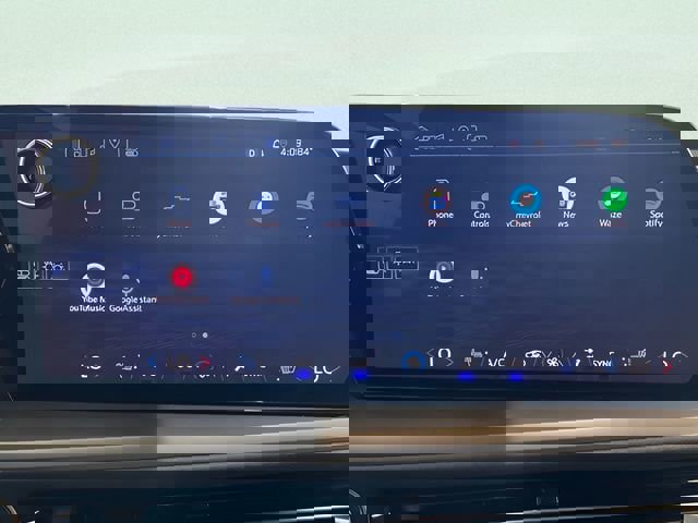 Used 2025 Chevrolet Traverse LT image 32