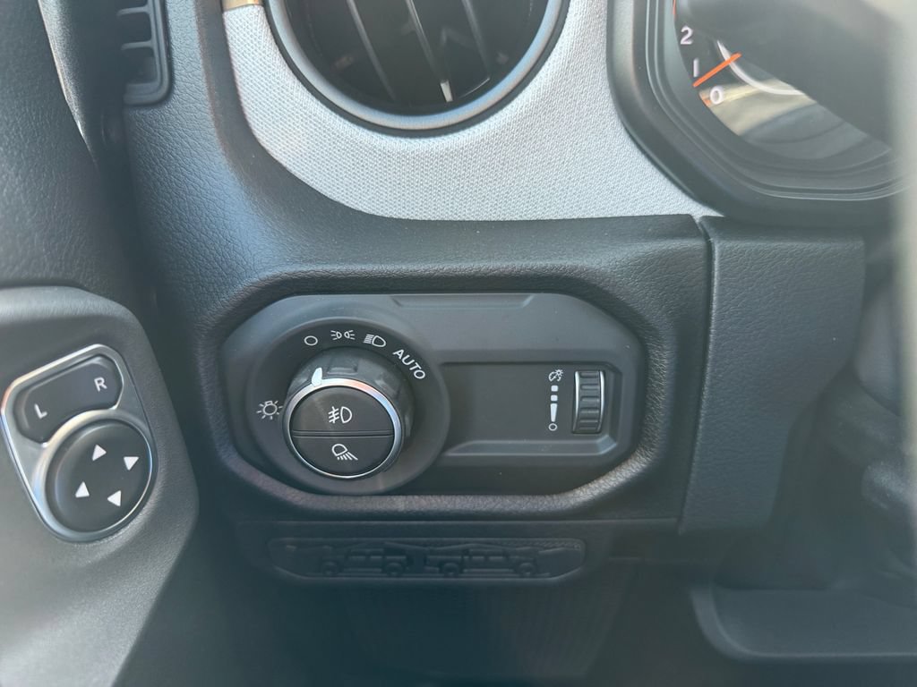 New 2025 Jeep Gladiator Sport AWD/4WD image 18