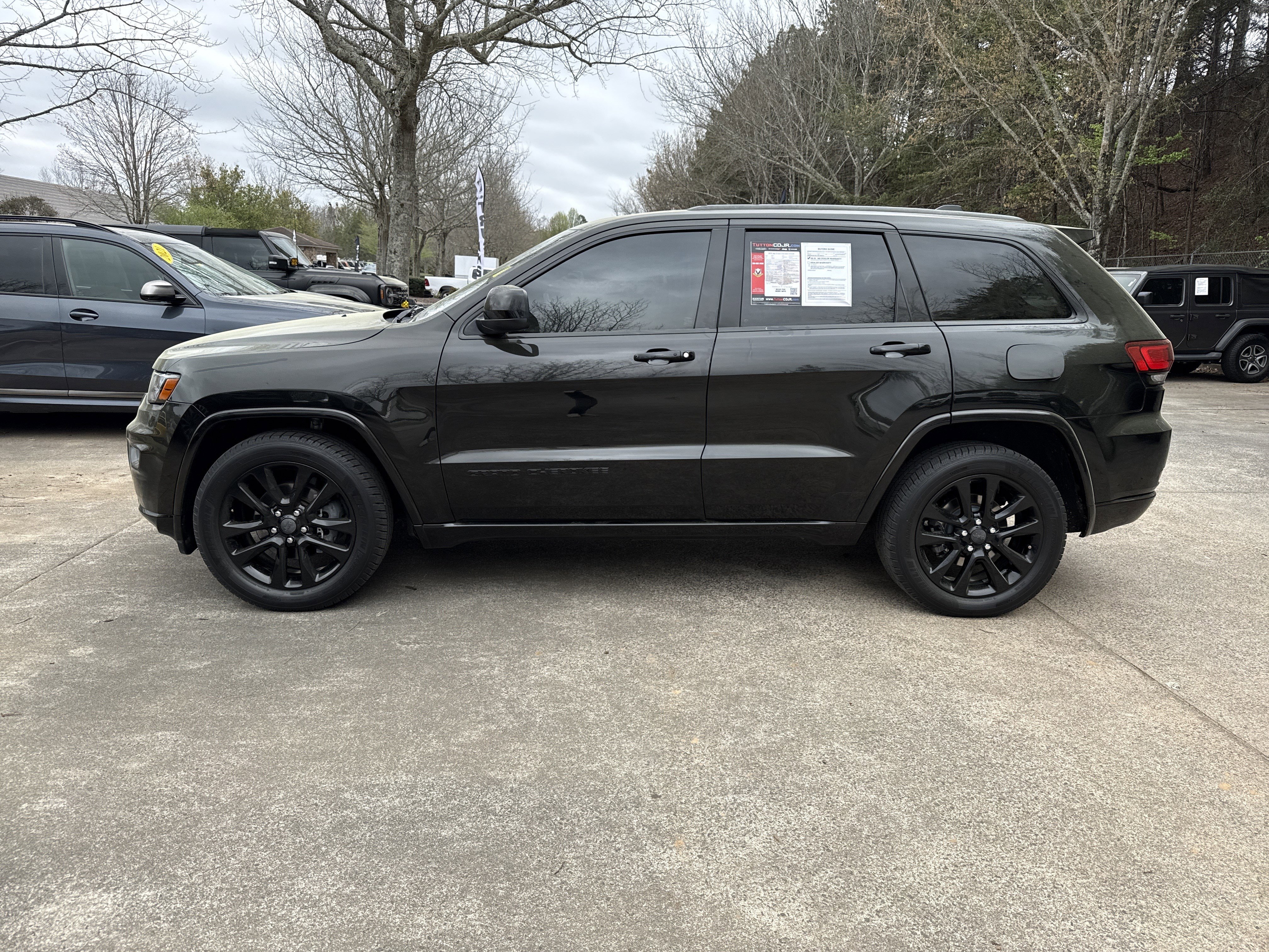 Used 2019 Jeep Grand Cherokee Altitude RWD image 4