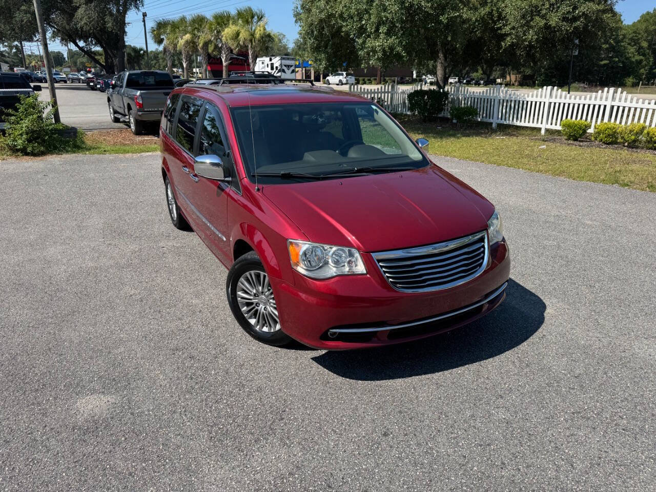 Used 2013 Chrysler Town & Country Touring-L w/ Entertainment Group #2 FWD image 39