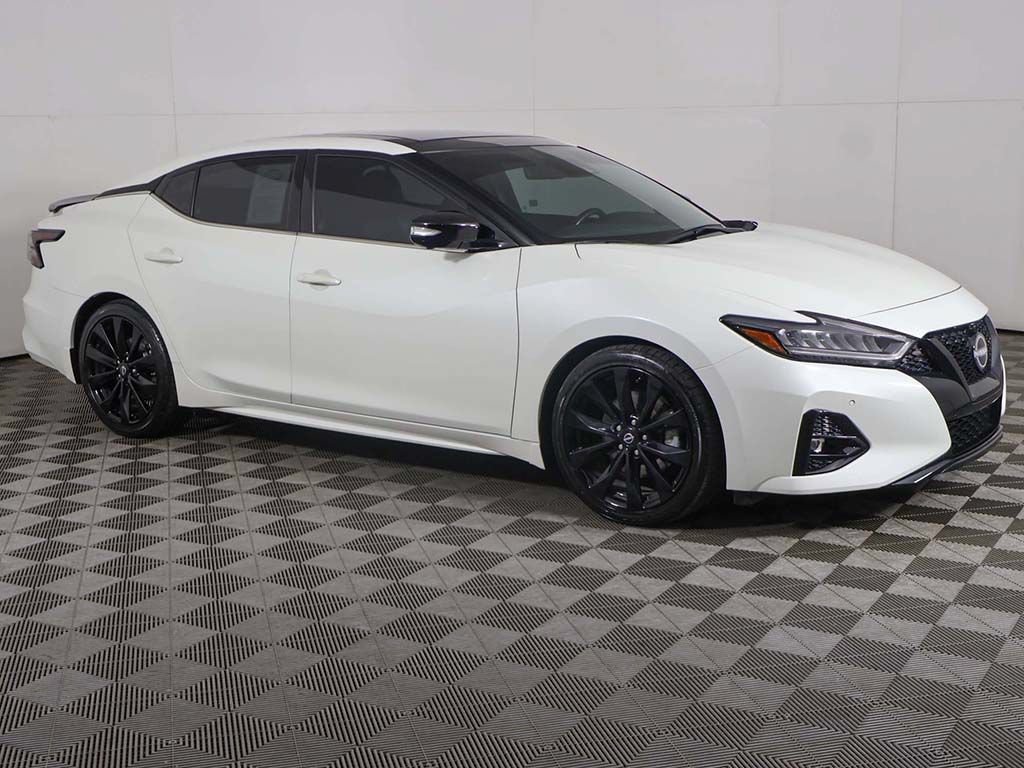 Used 2023 Nissan Maxima SR w/ Sport Mat Group FWD image 17