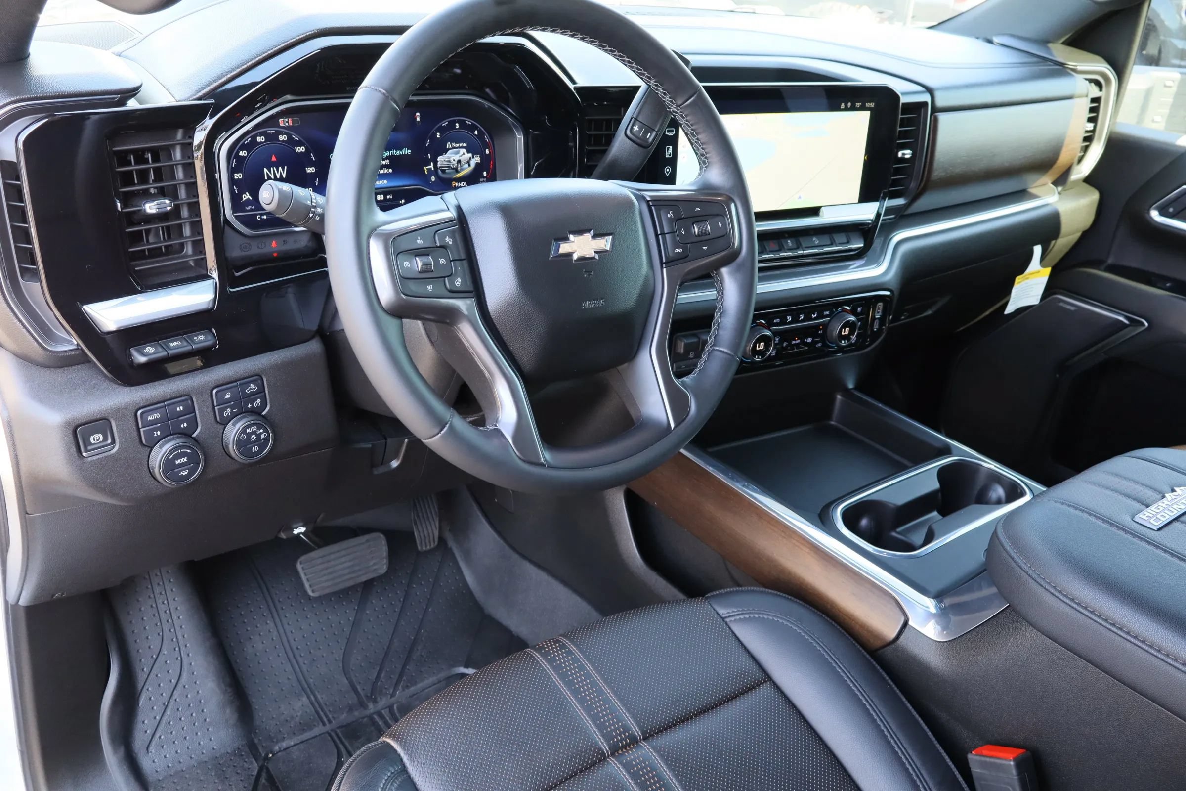 Used 2024 Chevrolet Silverado 2500 High Country w/ High Country Premium Package AWD/4WD image 10