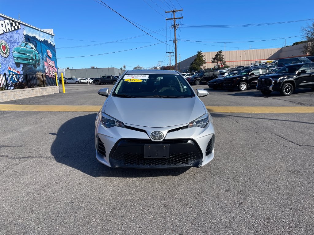 Used 2017 Toyota Corolla SE w/ SE Premium Package FWD image 8