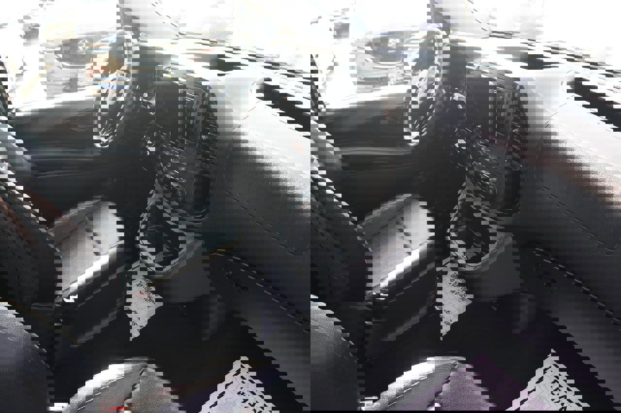 Used 2018 Mercedes-Benz Metris Passenger image 12