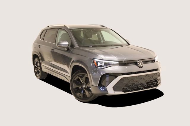 Used 2025 Volkswagen Taos SE w/ Black Wheel Package image 2