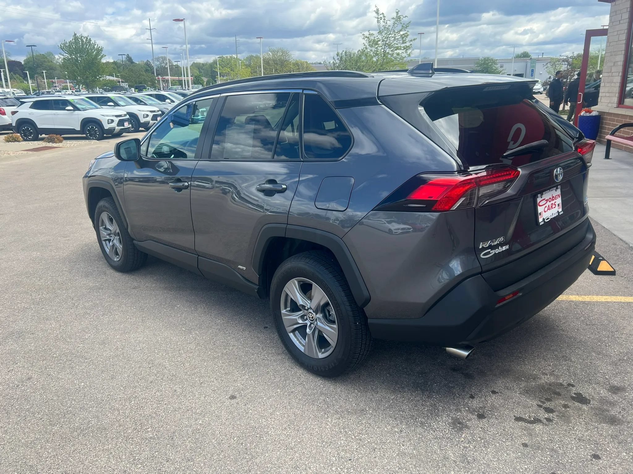 Used 2022 Toyota RAV4 LE AWD/4WD image 5