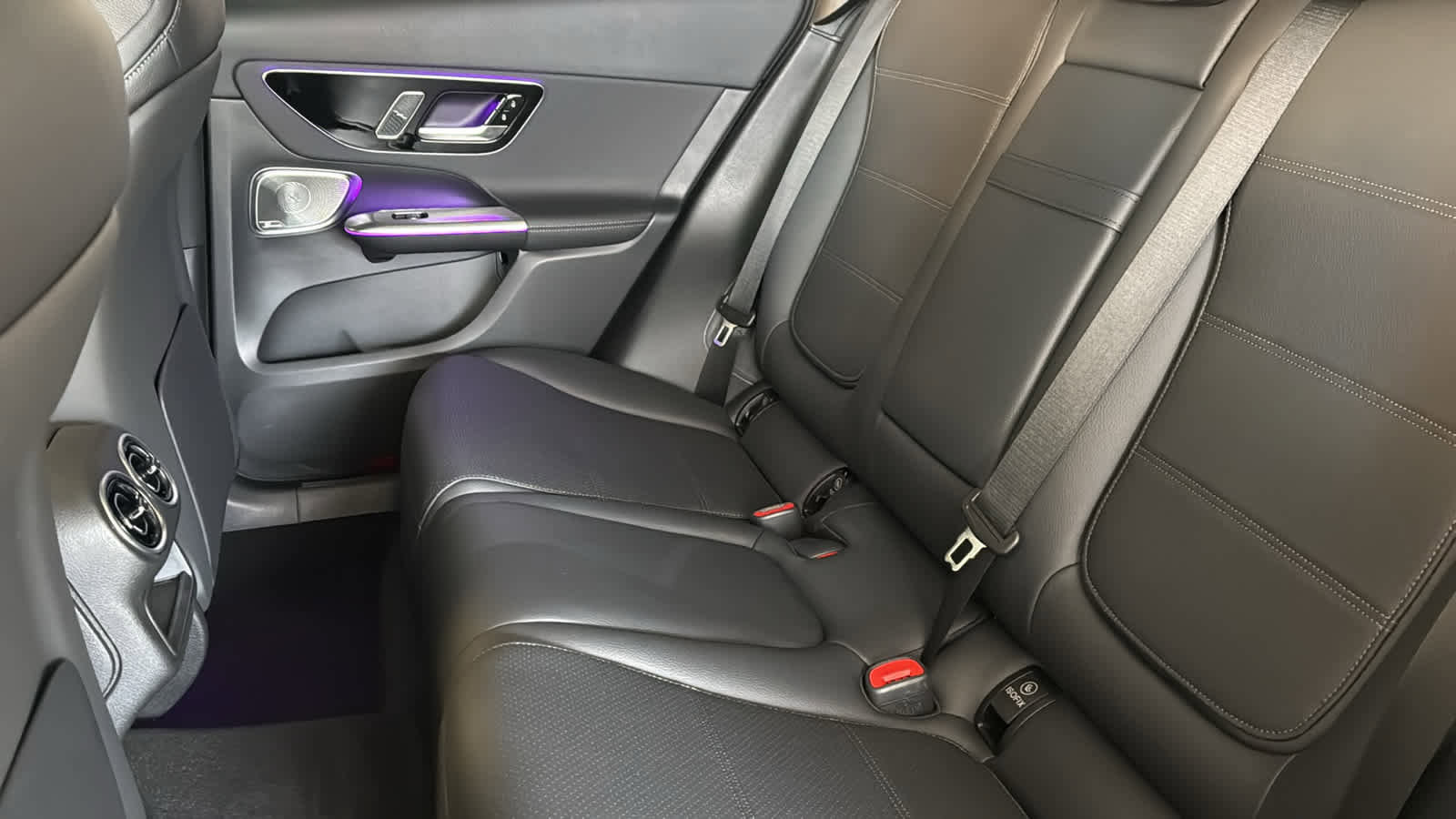 Used 2025 Mercedes-Benz GLC 300 4MATIC image 30