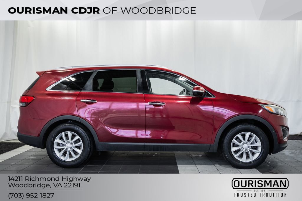 Used 2016 Kia Sorento LX w/ LX Convenience Package image 3