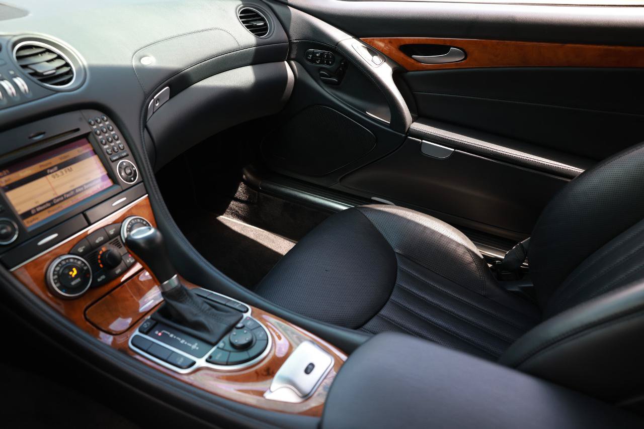 Used 2009 Mercedes-Benz SL 550 w/ Premium I Pkg image 22