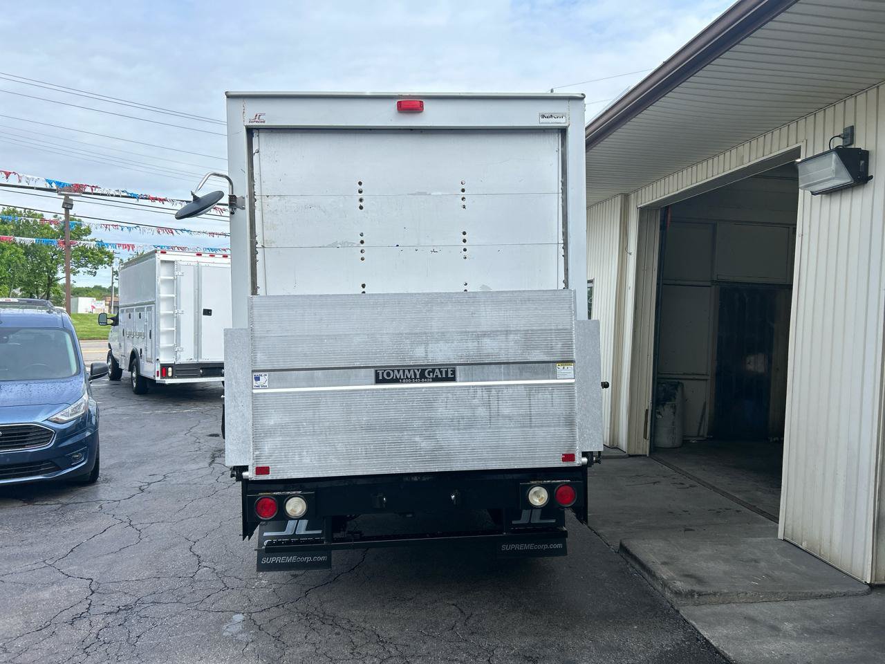 Used 2015 Chevrolet Express 3500 RWD image 4