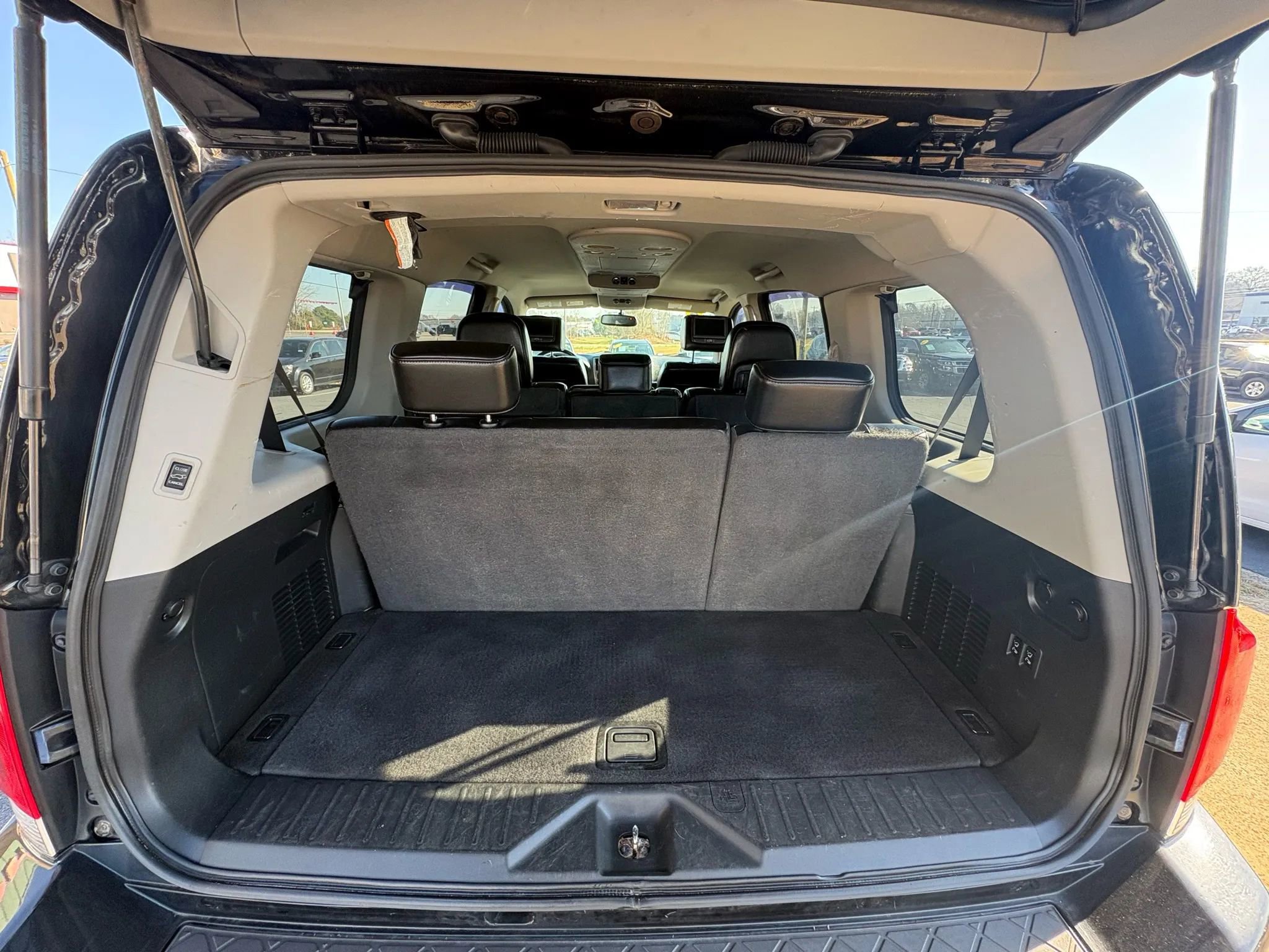 Used 2015 Nissan Armada SL image 9