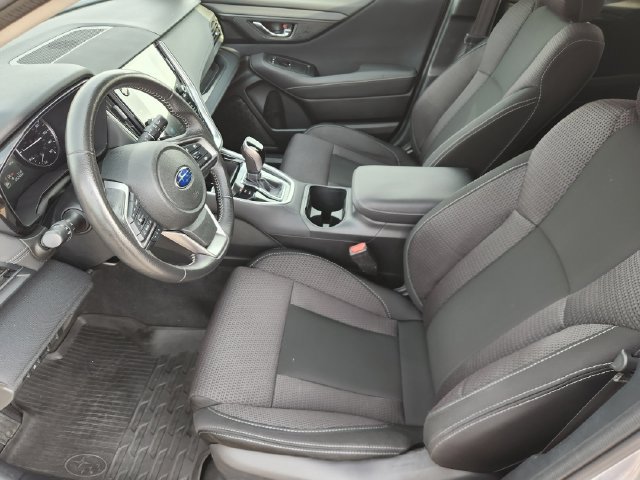 Used 2025 Subaru Outback Premium AWD/4WD image 11