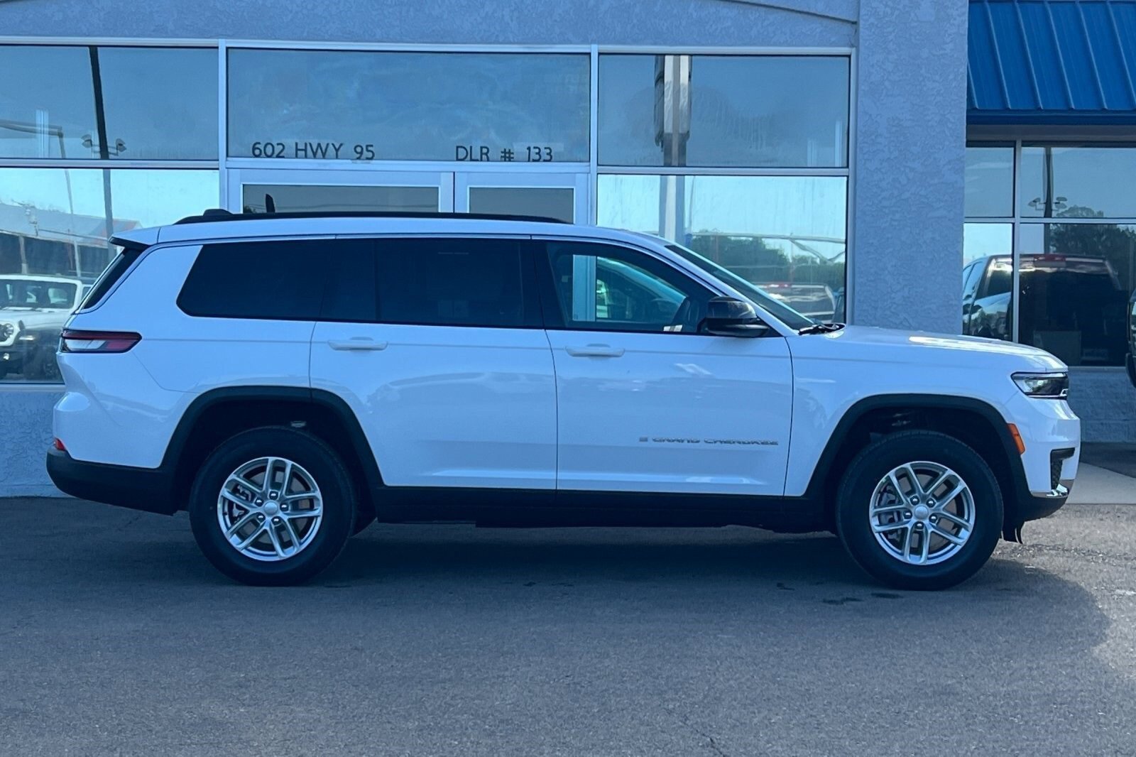 New 2025 Jeep Grand Cherokee L Laredo w/ Trailer Tow Package image 4