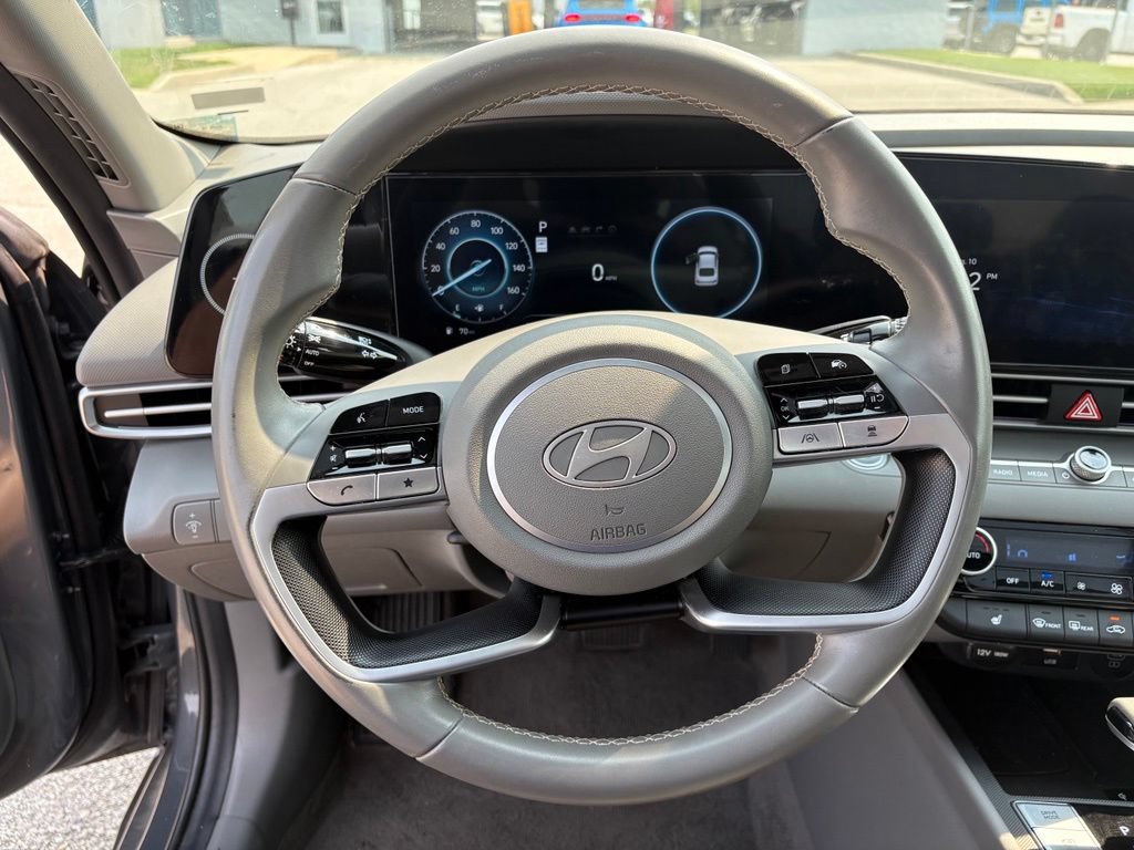 Used 2025 Hyundai Elantra SEL FWD image 28