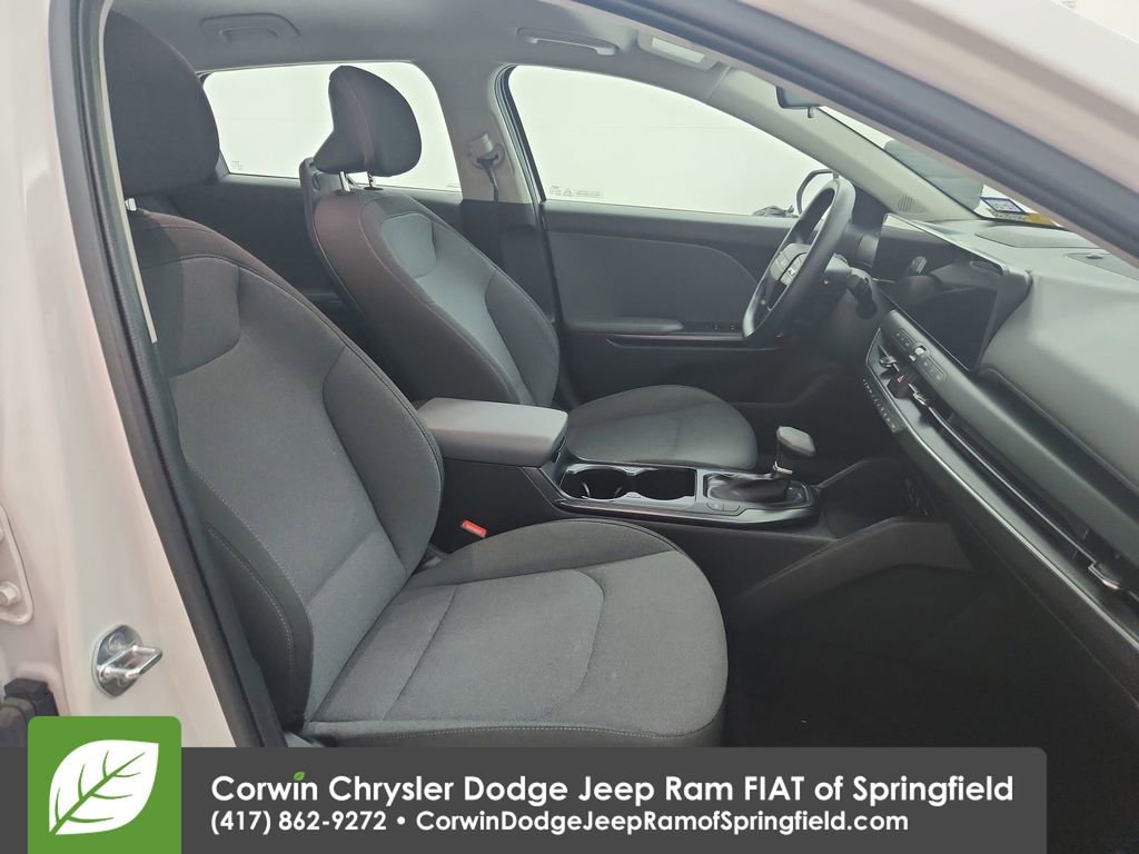 Used 2025 Kia K4 FWD image 30