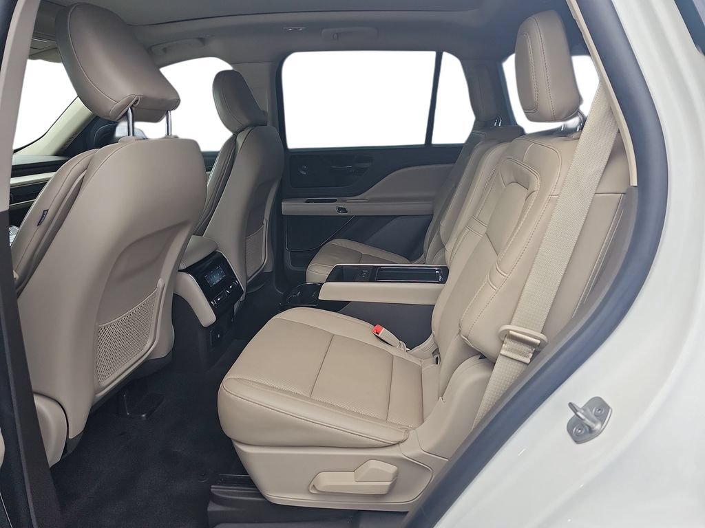 Used 2022 Lincoln Aviator Reserve w/ Equipment Group 201A RWD image 14