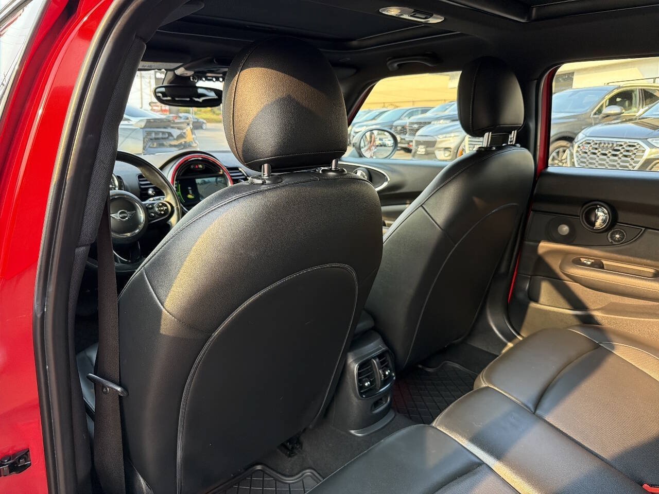 Used 2019 MINI Cooper Clubman ALL4 w/ Premium Package AWD/4WD image 24