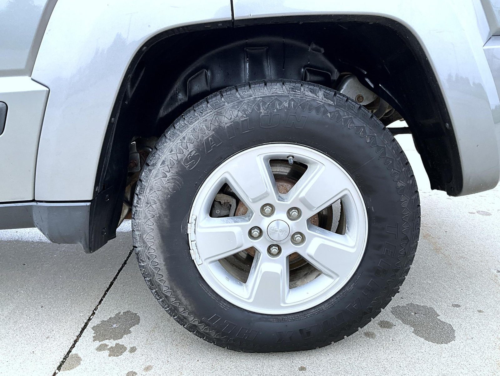 Used 2012 Jeep Liberty Sport AWD/4WD image 25