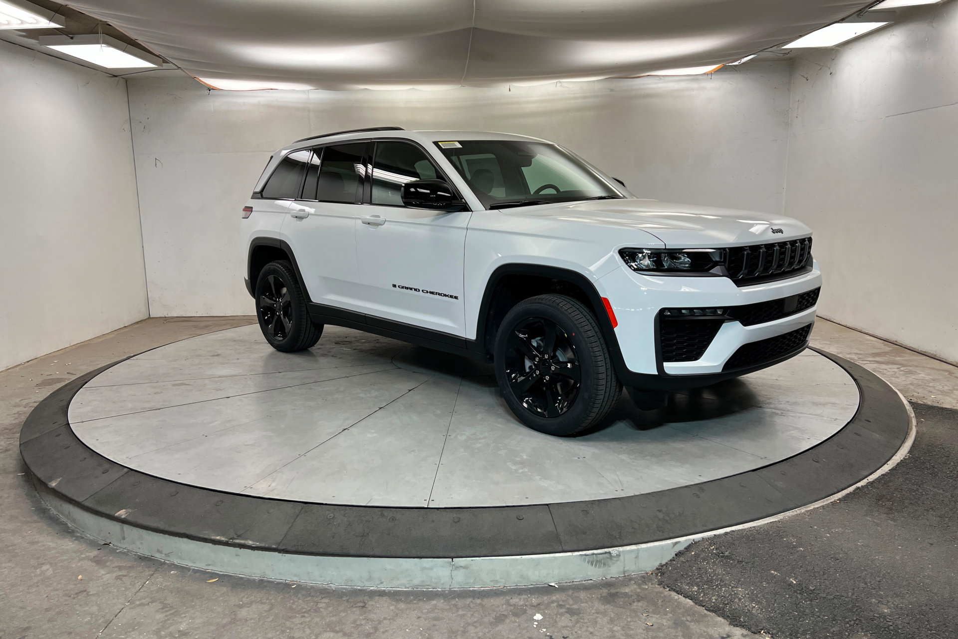 New 2026 Jeep Grand Cherokee Limited w/ Limited Altitude Package AWD/4WD image 7