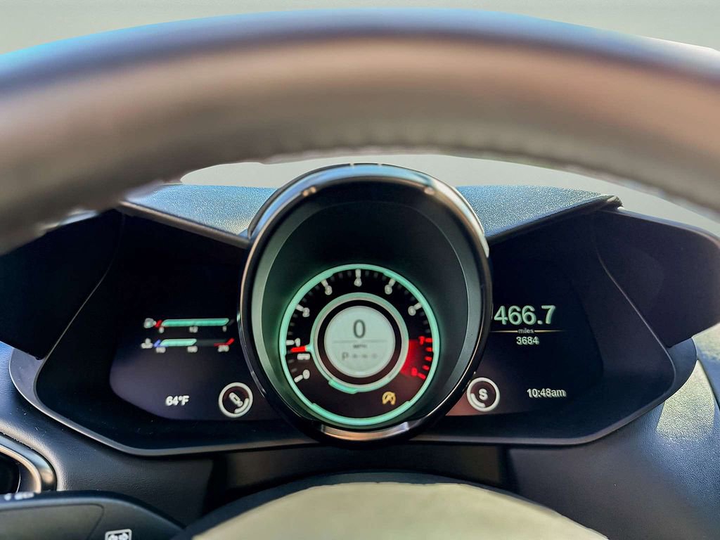 Used 2023 Aston Martin V8 Vantage Coupe image 22