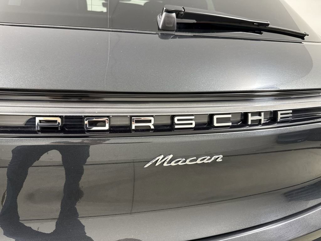 Certified 2025 Porsche Macan image 19