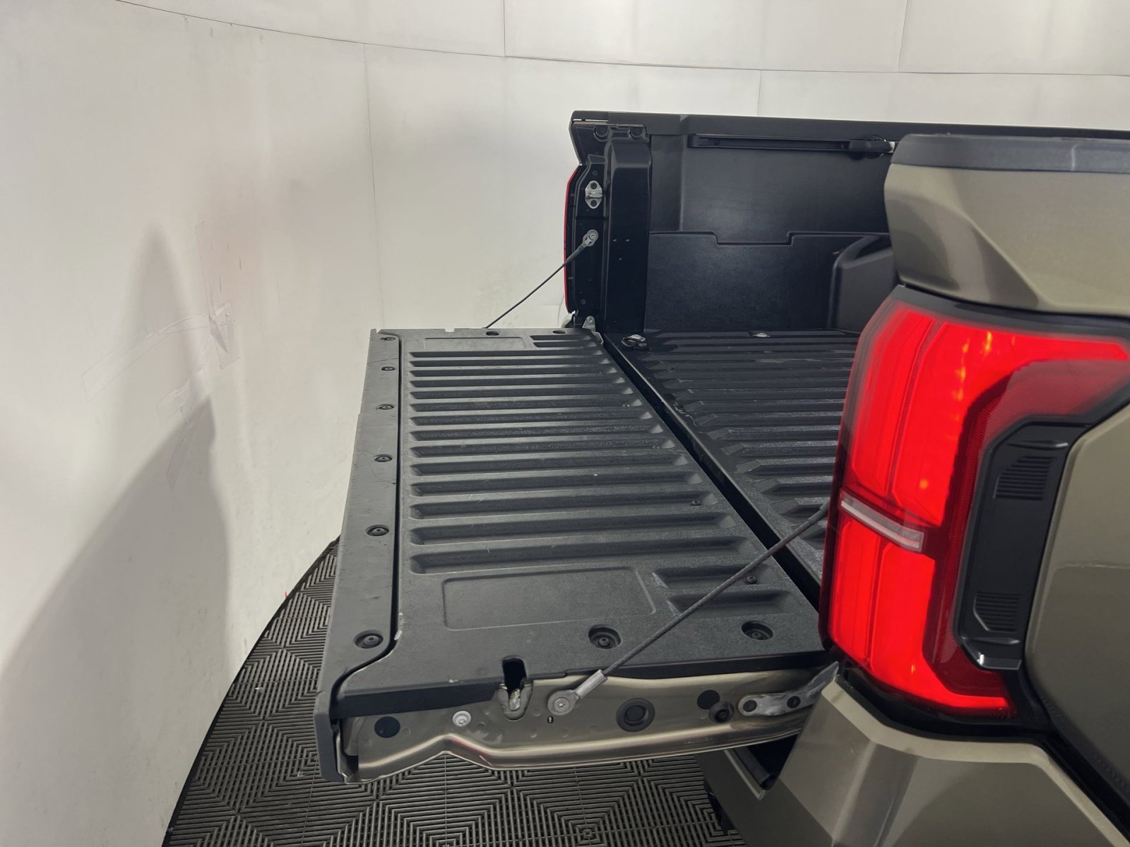 Used 2025 Toyota Tacoma TRD Off-Road AWD/4WD image 27