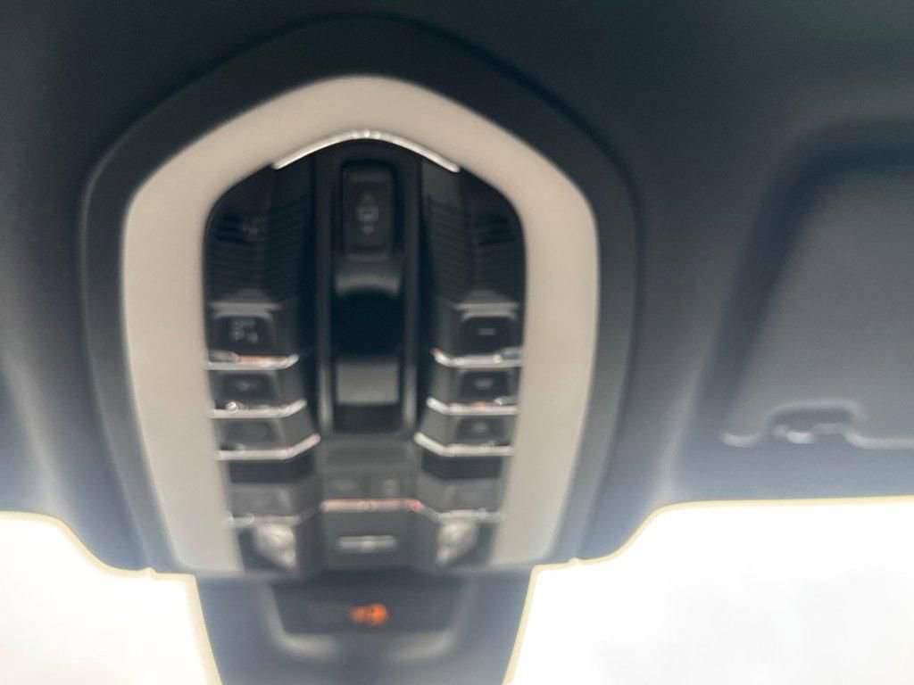 Used 2021 Porsche Macan S AWD/4WD image 52