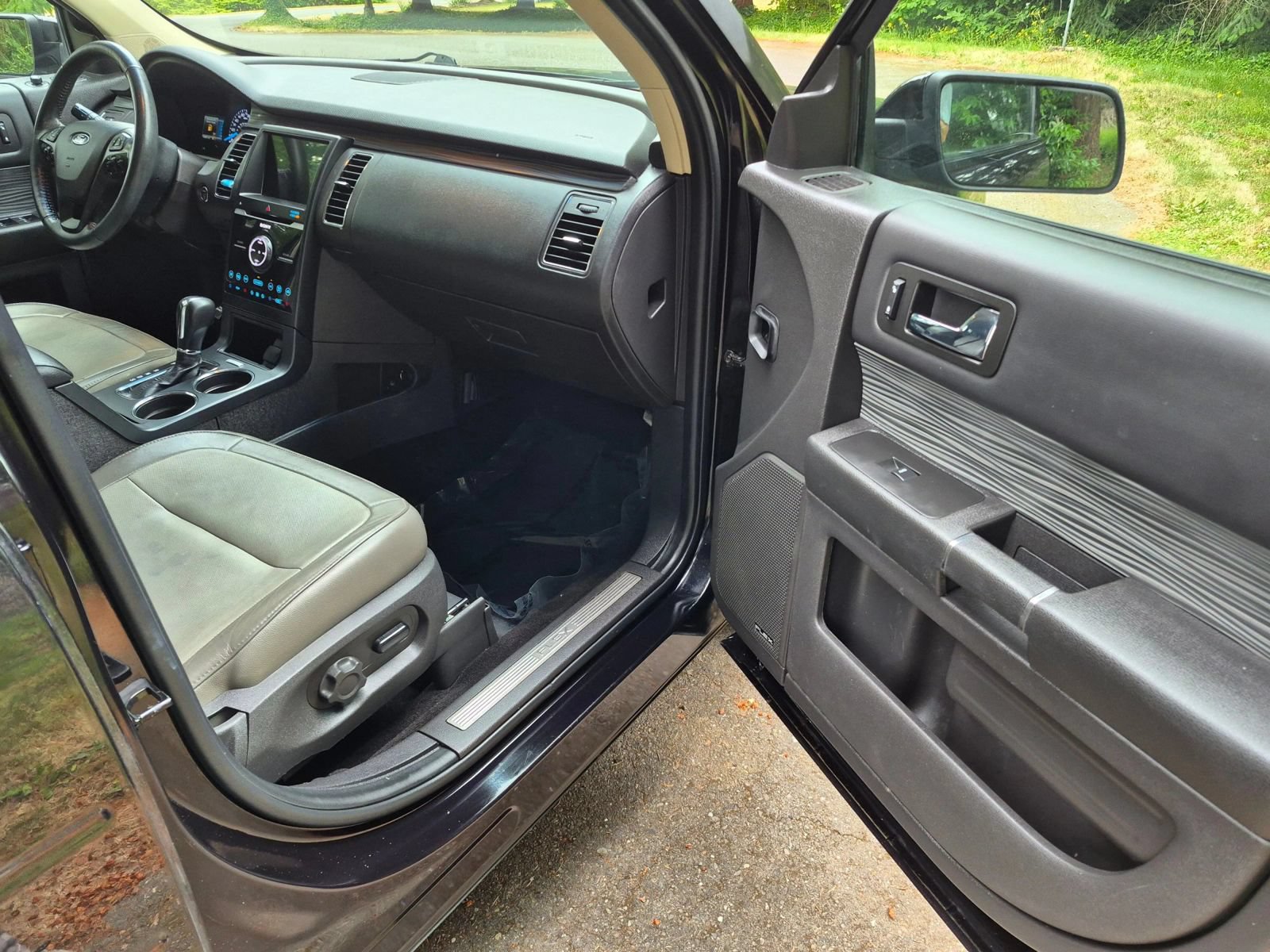 Used 2019 Ford Flex Limited w/ Limited Appearance Package AWD/4WD image 13