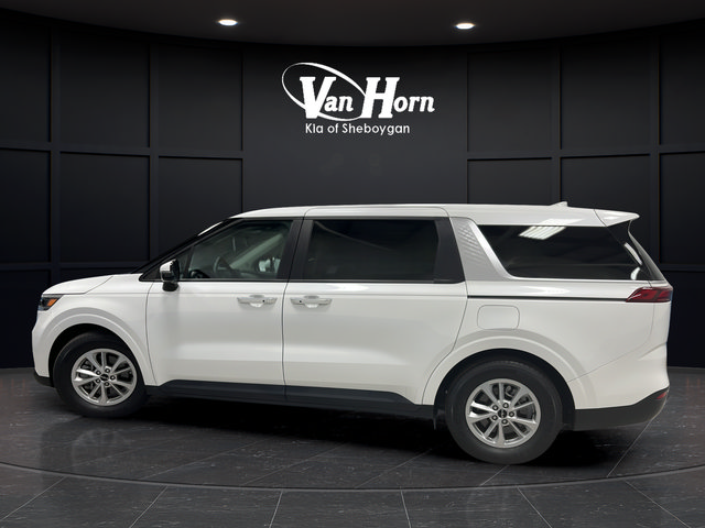 Used 2024 Kia Carnival LX FWD image 4