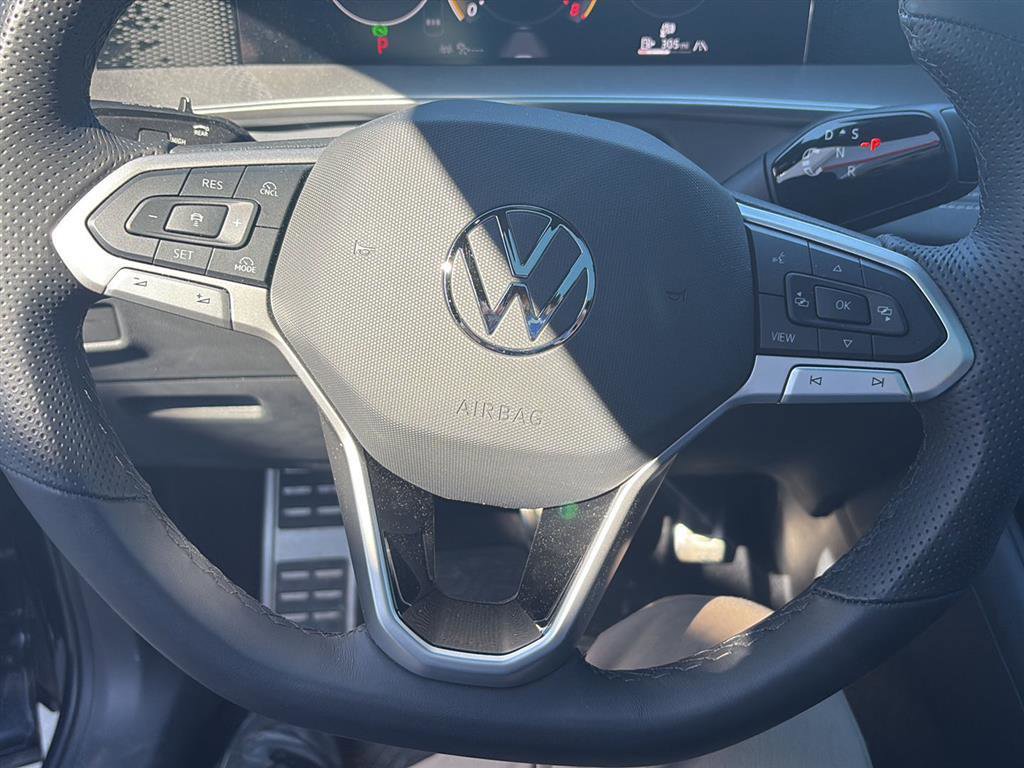 Used 2025 Volkswagen Tiguan SE R-Line image 6