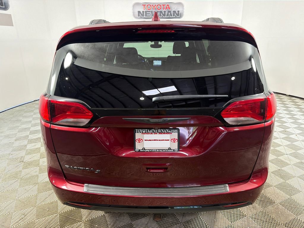 Used 2020 Chrysler Pacifica Touring-L w/ S Appearance Package FWD image 6