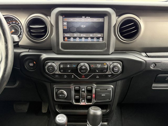 Used 2022 Jeep Gladiator Willys image 22