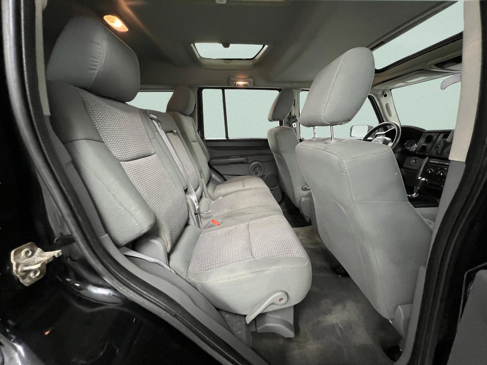 Used 2007 Jeep Commander Sport AWD/4WD image 28