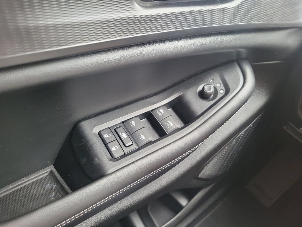 Used 2024 Jeep Grand Cherokee Altitude AWD/4WD image 29