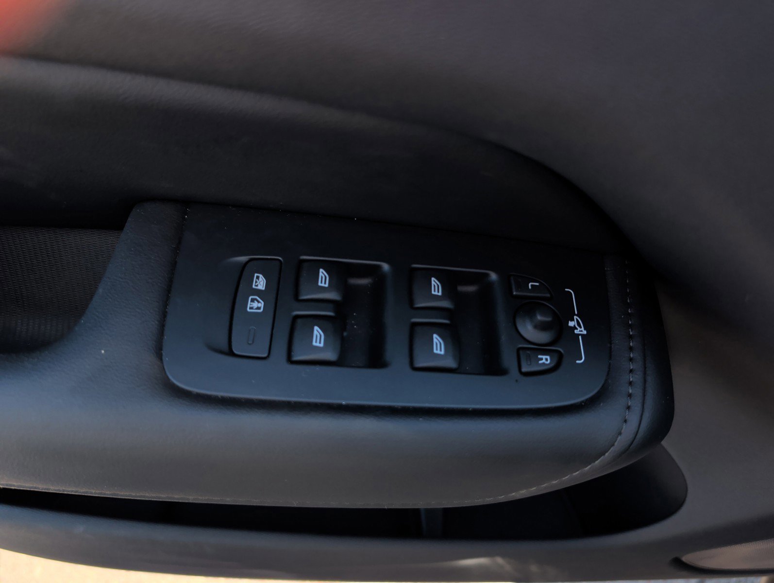 Certified 2025 Volvo XC60 B5 Plus image 16
