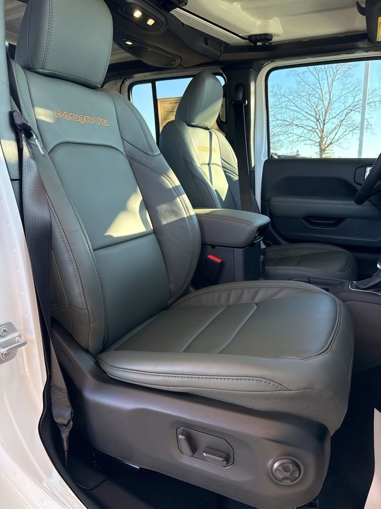 Used 2025 Jeep Gladiator Mojave w/ Convenience Group image 25