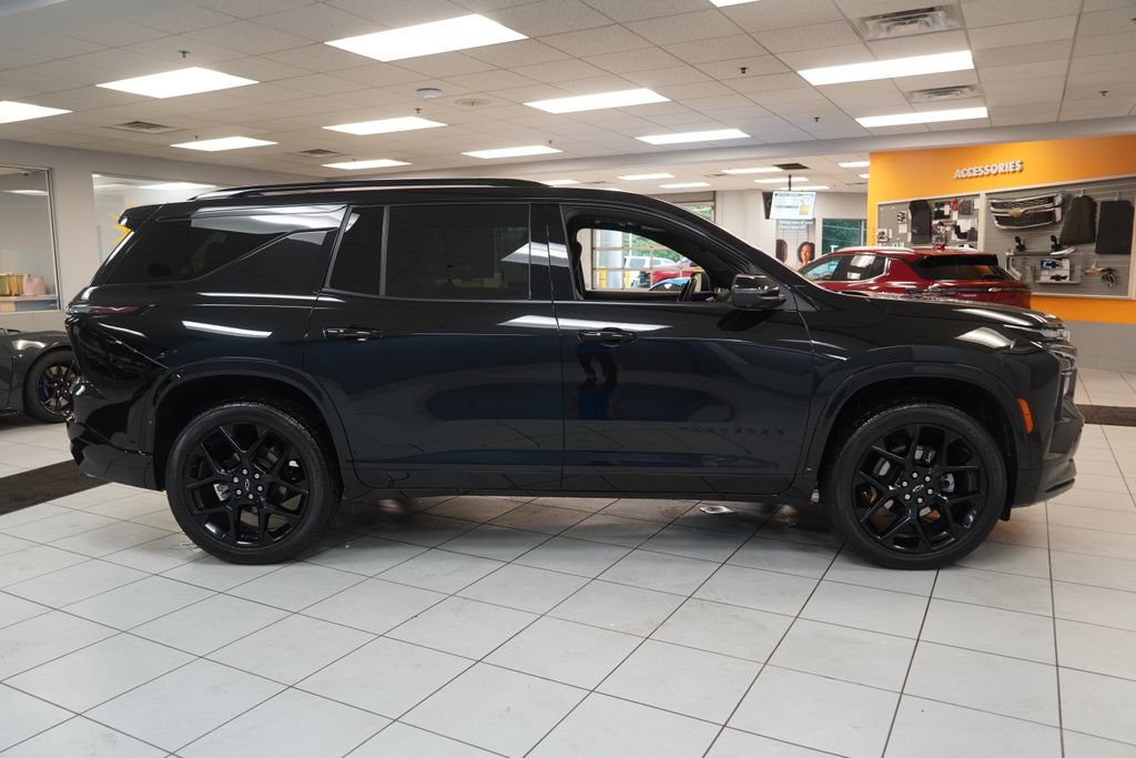 Used 2025 Chevrolet Traverse RS w/ LPO, Floor Liner Package AWD/4WD image 14
