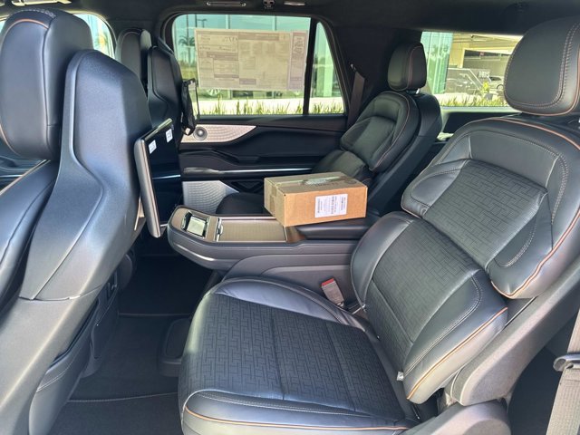 New 2025 Lincoln Navigator L Black Label AWD/4WD image 16